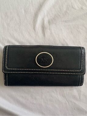 Michael Kors Vintage Black Leather Continental Wallet with Emblem